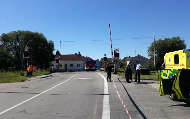 Na železničním přejezdu v budějcké Křižíkově ulici srazil vlak muže