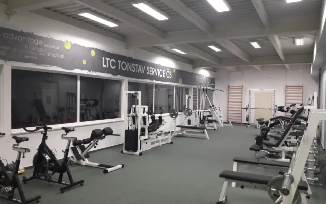 Ideální prostředí pro závodní tenisty, ale i pro sportovce z řad široké veřejnosti nabízí jeden z největších jihočeských tenisových klubů LTC Tonstav-Service České Budějovice.