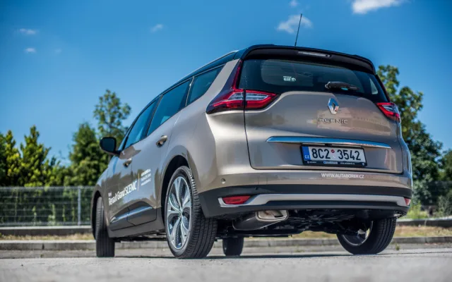 Elegantní cestování s rodinou. Renault Grand Scenic zaujme svěžím designem.