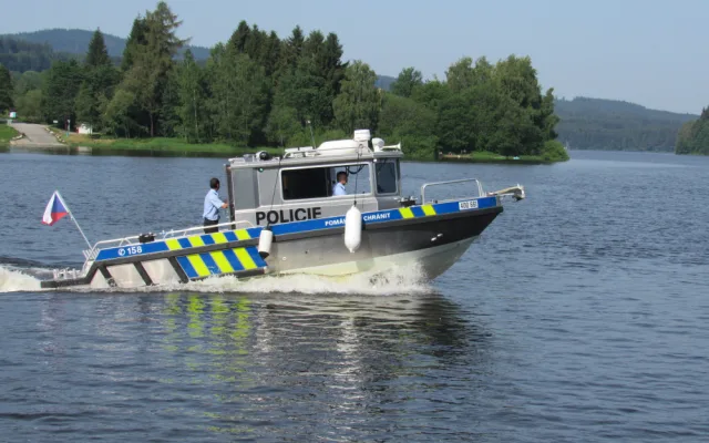 Lipenským policistům začala sezona na vodě.