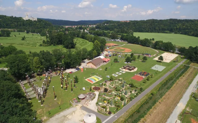 Sportovně relaxační areál v Hluboké nad Vltavou