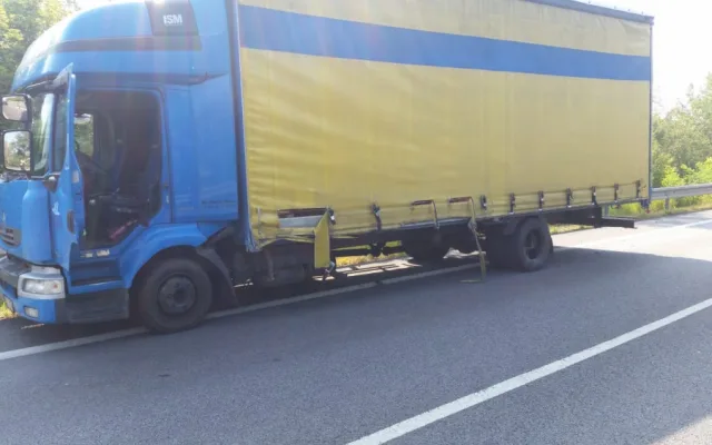U Vodňan se čelně střetlo auto s dodávkou. Silnice je uzavřená