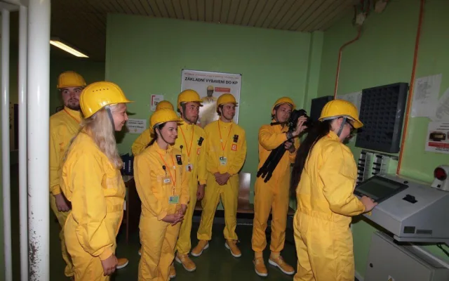 Během prohlídek se studenti podívali i do kontrolovaného pásma elektrárny (foto Pavel Šimák)