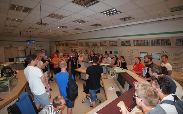 Na simulátoru se seznámili s činností operátoru (foto Pavel Simak)