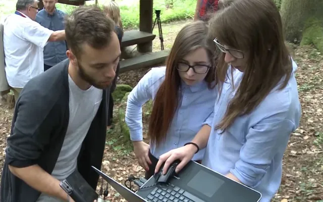 Studenti VŠTE vytvářejí kopii Stifterova obelisku pomocí 3D technologií. Ze zmenšenin by mohla být památka pro turisty.