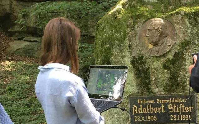 Studenti VŠTE vytvářejí kopii Stifterova obelisku pomocí 3D technologií. Ze zmenšenin by mohla být památka pro turisty.