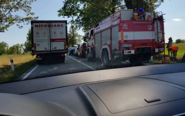Tři dopravní nehody uzavřely silnici 603 mezi Chotýčany a Borkem.