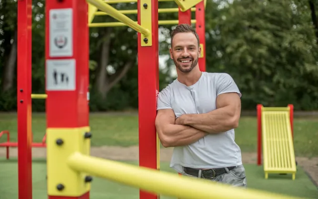 Budějce mají první workoutové hřiště. otestoval ho Lukáš Zetek.