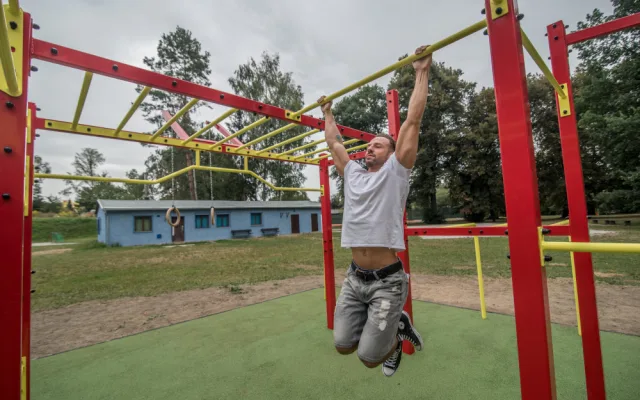 Budějce mají první workoutové hřiště. otestoval ho Lukáš Zetek.