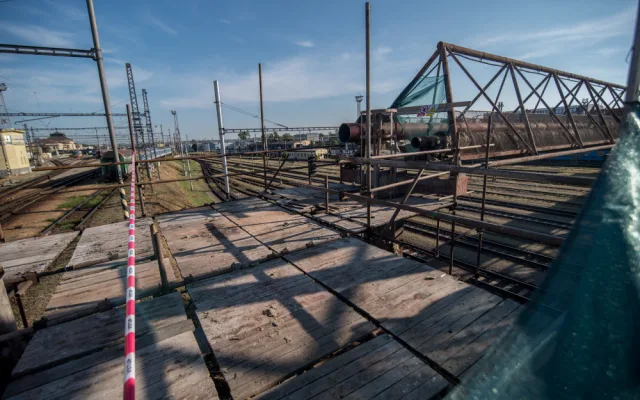 Práce na teplárenských horkovodech v areálu vlakového nákladového nádraží, a v délce 442 metrů přes tento areál.