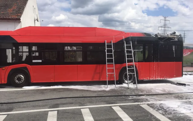 V Hrdějcích hořel autobus městské hromadné dopravy