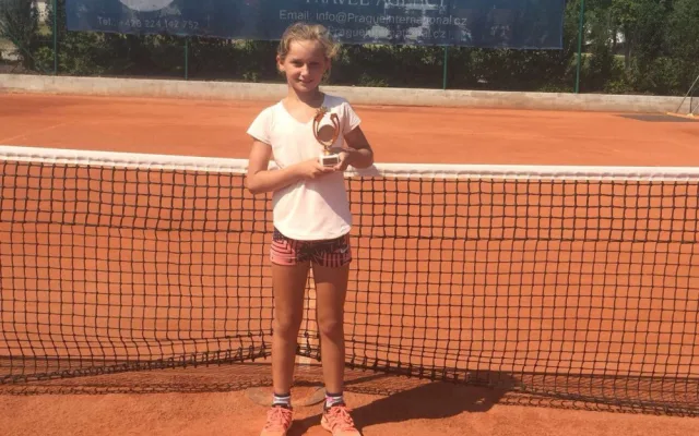 Mladí tenisté klubu  LTC Tonstav-Service České Budějovice se při turnajích činí.