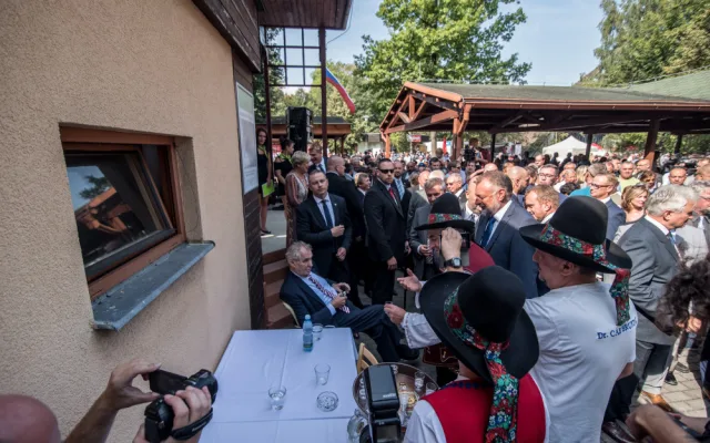 Ani letos nechyběl na slavnostním zahájení mezinárodního agrosalonu Země živitelka v Českých Budějovicích prezident České republiky Miloš Zeman.