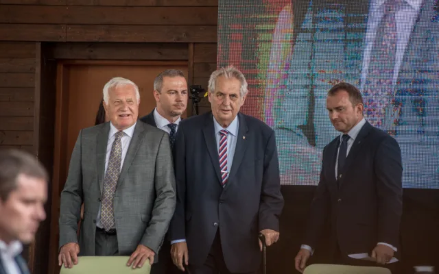 Ani letos nechyběl na slavnostním zahájení mezinárodního agrosalonu Země živitelka v Českých Budějovicích prezident České republiky Miloš Zeman.