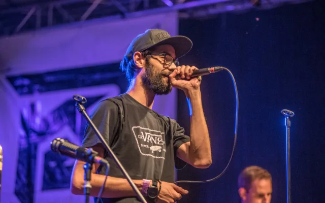 Před budějckým klubem K2 Fast Food Orchestra roztančili snad každého.