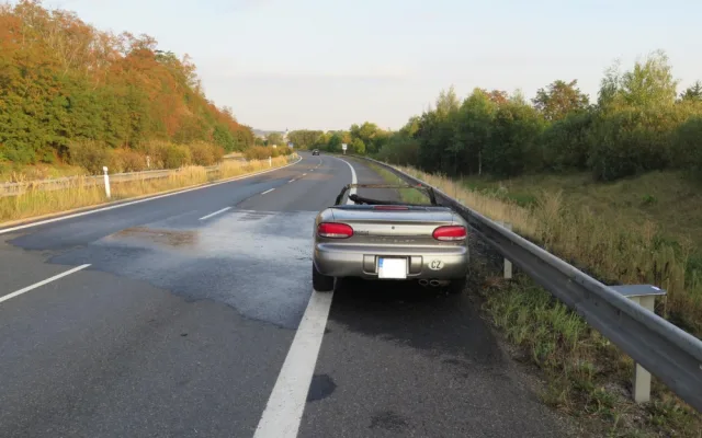 U Písku hořelo auto. Škoda se vyšplhala na dvě stě tisíc korun