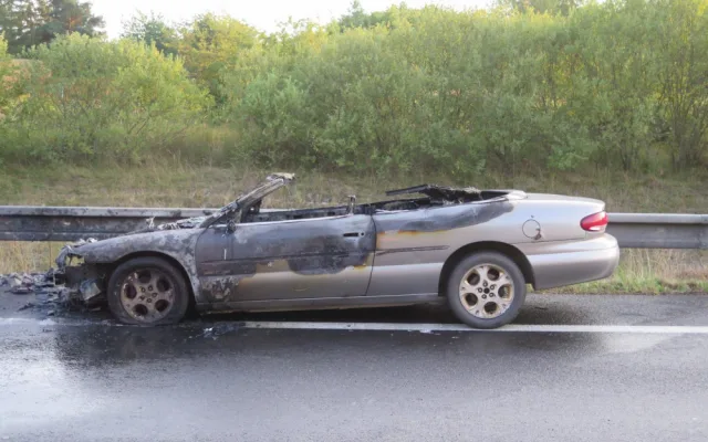 U Písku hořelo auto. Škoda se vyšplhala na dvě stě tisíc korun
