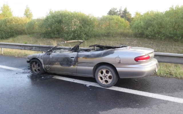U Písku hořelo auto. Škoda se vyšplhala na dvě stě tisíc korun