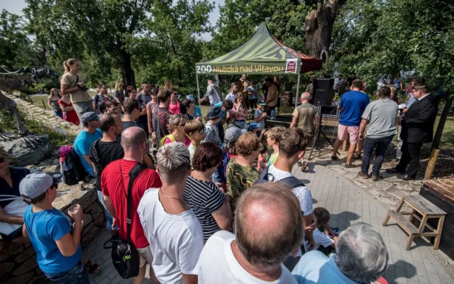 Do hlubocké zoo dorazilo hodně lidí.