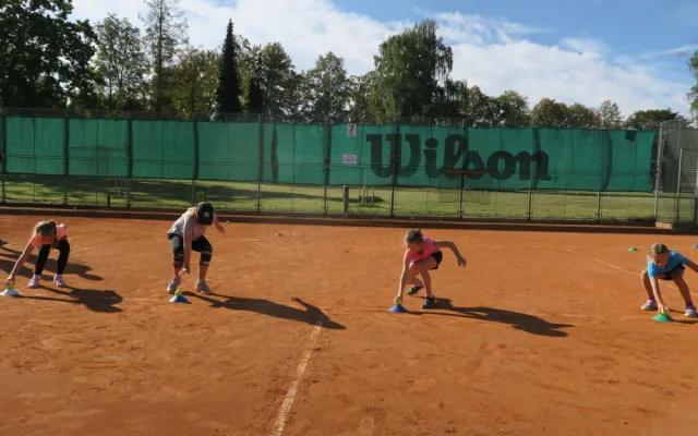 Tenisový klub LTC Tonstav - Service České Budějovice pořádá v úterý 4. září od 17:00 hodin nábor dětí narozených v letech 2010 až 2013.