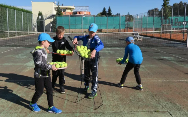 Tenisový klub LTC Tonstav - Service České Budějovice pořádá v úterý 4. září od 17:00 hodin nábor dětí narozených v letech 2010 až 2013.