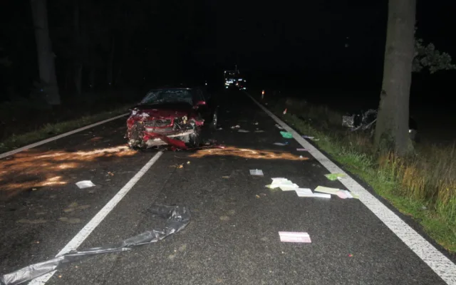 U Štěpánovic se srazila dvě osobní auta. Silnice je uzavřená