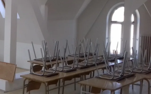 Učebny jsou nově vybaveny rozvody rychlého internetu-