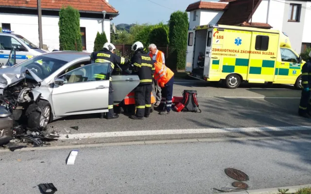 Při dopravní nehodě ve Volyni se zranilo pět lidí.