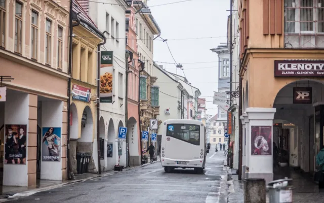Čtyřiadvacítka už se Krajinskou ulicí neprojede.