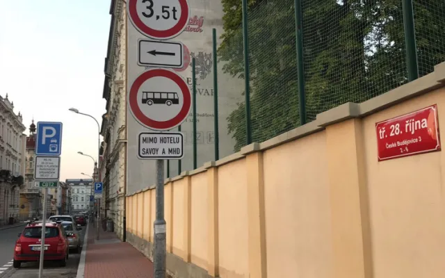 Dodatkové značky ve třídě 28. října.
