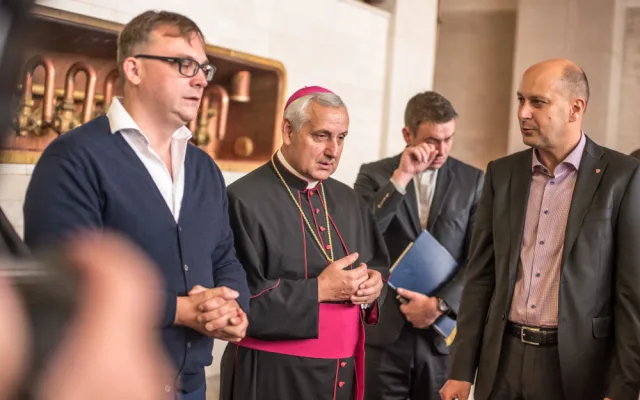 Žehnání pivu v Budějovickém Budvaru.
