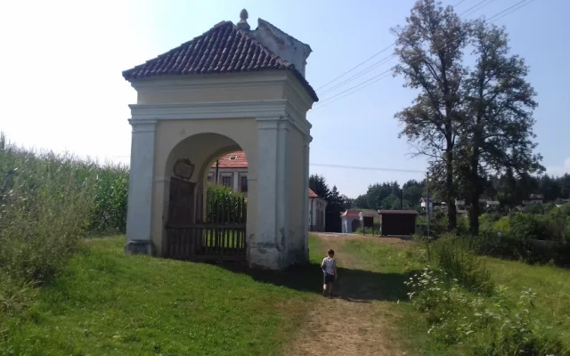 Římovská křížová cesta bezesporu stojí za návštěvu.