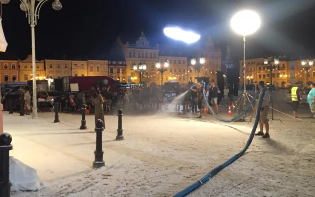 Náměstí několikrát zasněžovali.
