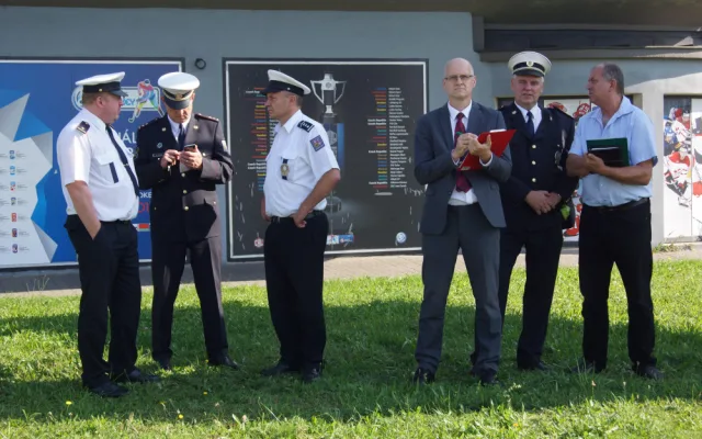 Dopravní policisté při soutěži o regulčíka roku řídili rušnou budějckou křižovatku.