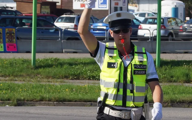 Dopravní policisté při soutěži o regulčíka roku řídili rušnou budějckou křižovatku.