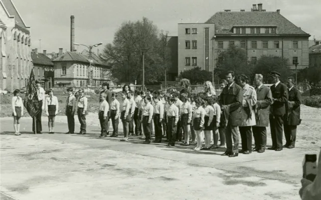 Po „sametové revoluci“ v roce 1989 se nad Vladimírem Iljičem začala stahovat mračna.