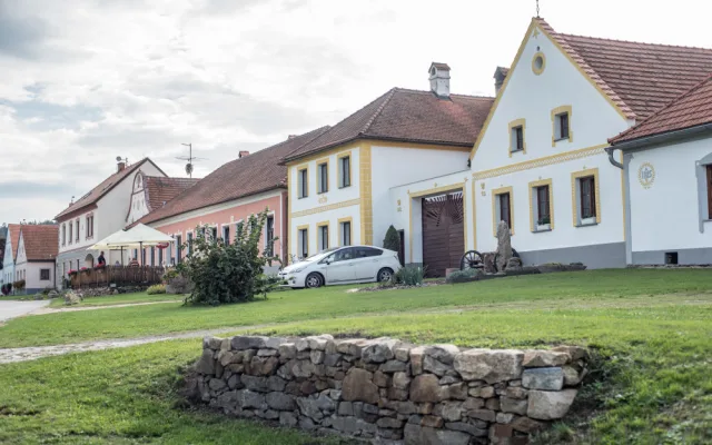 Obnovenou historickou kovárnu představily Holašovice u příležitosti dvacátého výročí zapsání obce na seznam památek Unesco.