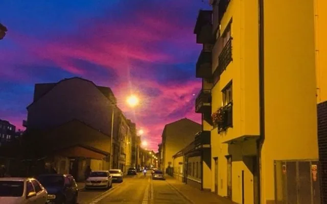 Nebe nad jihem Čech se zbarvilo do rudé