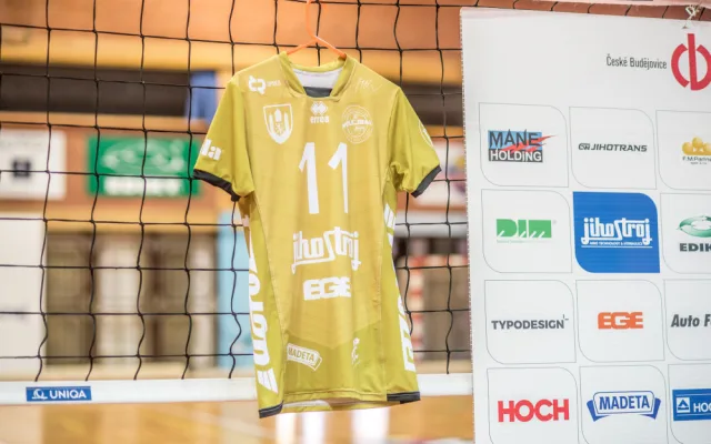 Vedení volejbalového klubu VK Jihostroj České Budějovice uspořádalo tradiční předsezonní tiskovou konferenci a odtajnilo cíle pro extraligovou sezonu. Představilo i dresy.