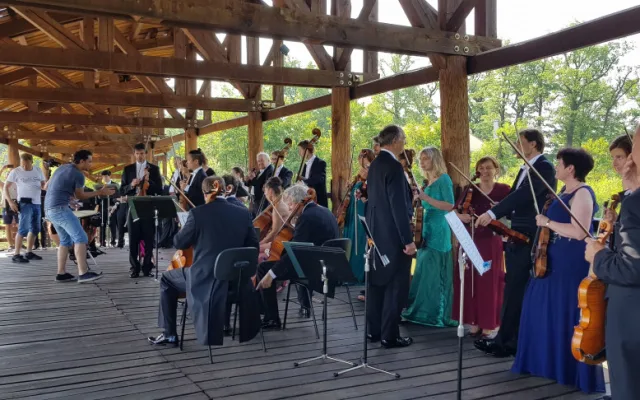 Jihočeská filharmonie natočila klip v Jihočeské zoo Hluboká nad Vltavou.