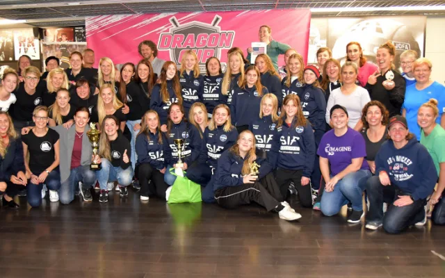 Mezinárodní ženský hokejový turnaj International Dragon 2018 se uskutečnil v českobudějovickém Hokejovém centru Pouzar.