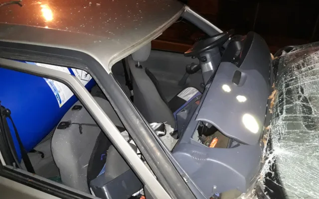 Dopravní nehoda ve Vodňanech, při které zemřel spolujezdec a řidič utrpěl středně těžké zranění.