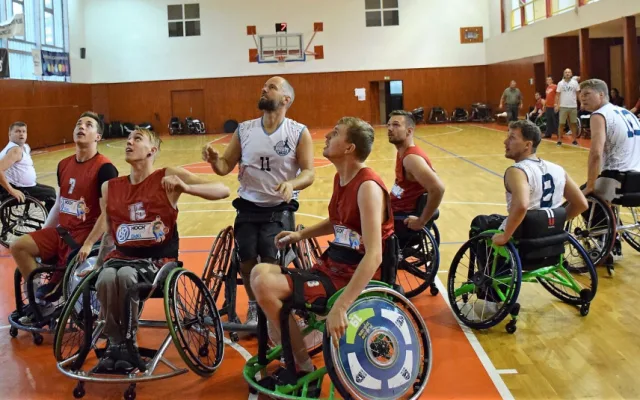 Basketbaloví Tigers na vozíku.