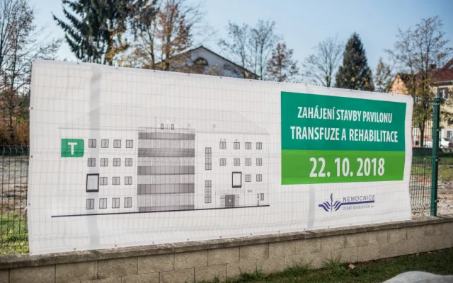 Budějcká nemocnice zahájila stavbu nového pavilonu transfuze a rehabilitace, ale i prádelny