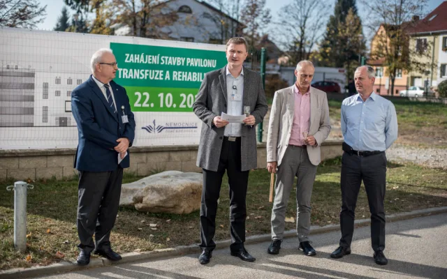 Budějcká nemocnice zahájila stavbu nového pavilonu transfuze a rehabilitace, ale i prádelny