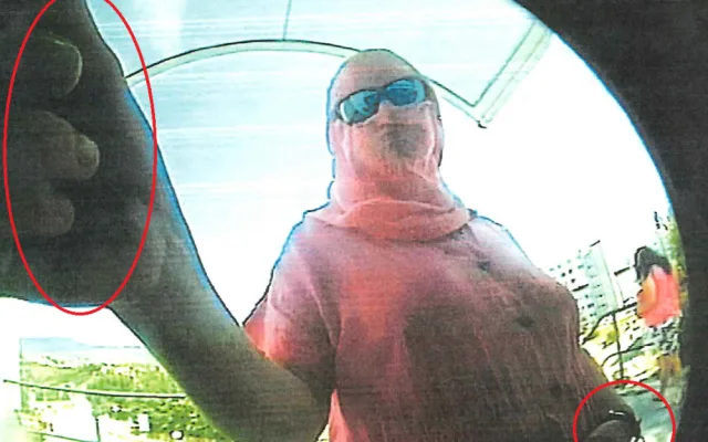 Zahalená osoba by mohla pomoct českokrumlovským policistům objasnit případ