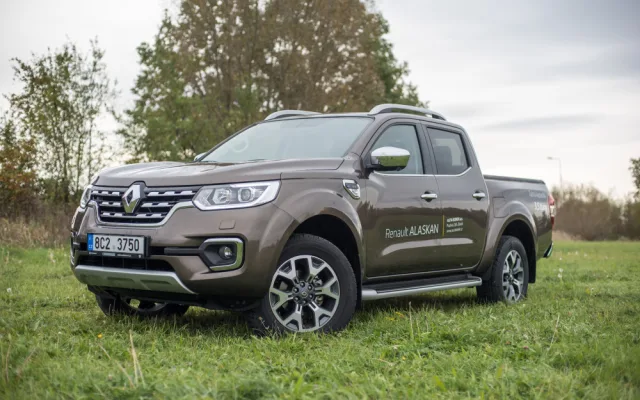 Dělník i výletník. Terénní pick-up Alaskan nabízí za bezkonkurenční cenu skvělé jízdní vlastnosti.