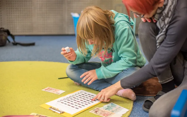 Století proletělo i budějckou montessori školou. Děti zaujaly bony