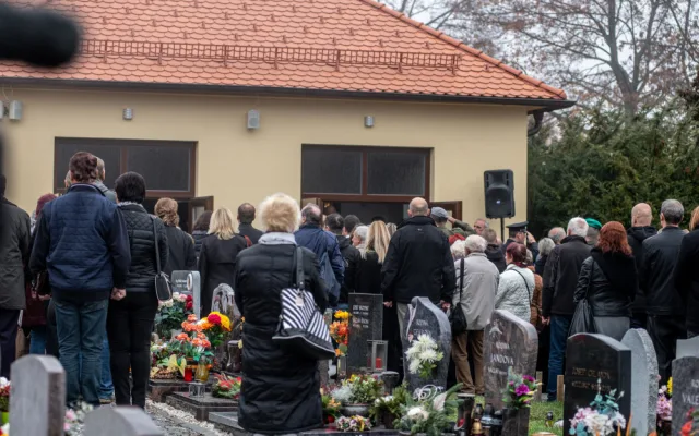 S Tomášem Procházkou se přišly v Prachaticích rozloučit stovky lidí