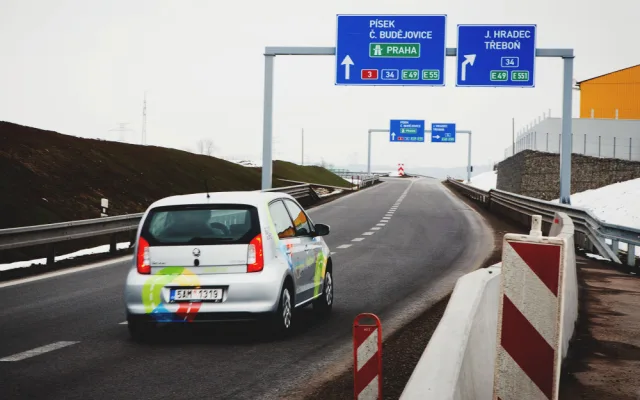 Budějce mají carsharing, ke kterému stačí pouze registrace na mobilu